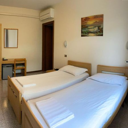 Garni Onda Hotel Тори дел Бенако Стая снимка