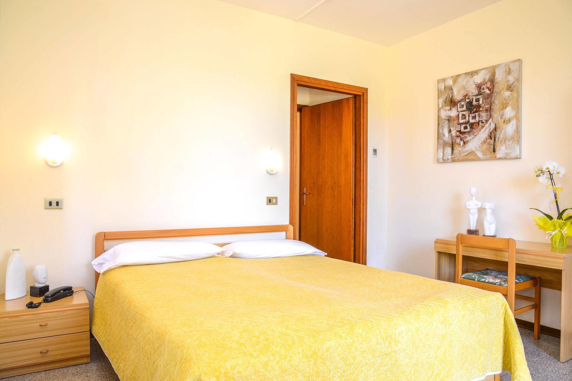 Garni Onda Hotel Тори дел Бенако Екстериор снимка