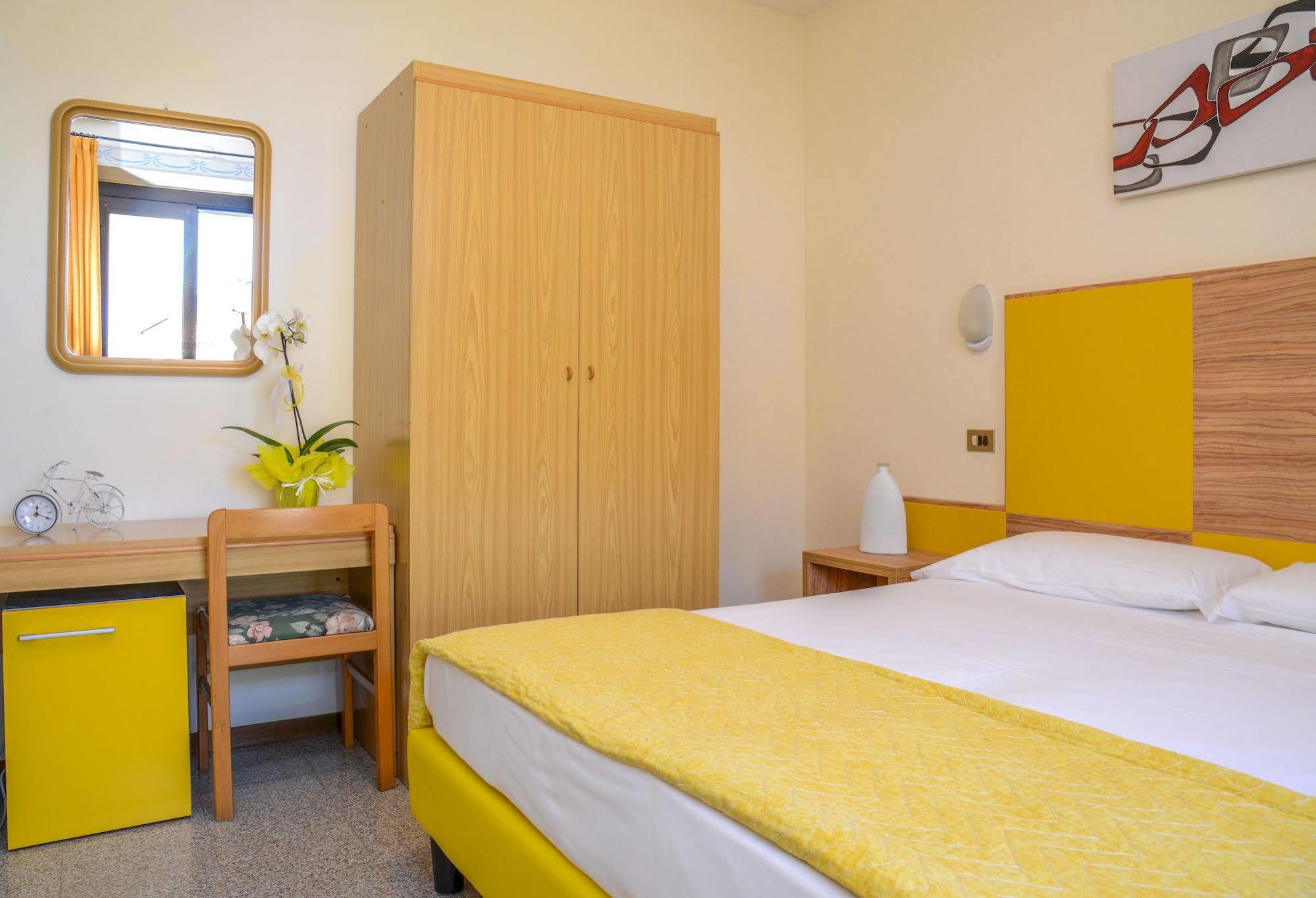Garni Onda Hotel Тори дел Бенако Екстериор снимка