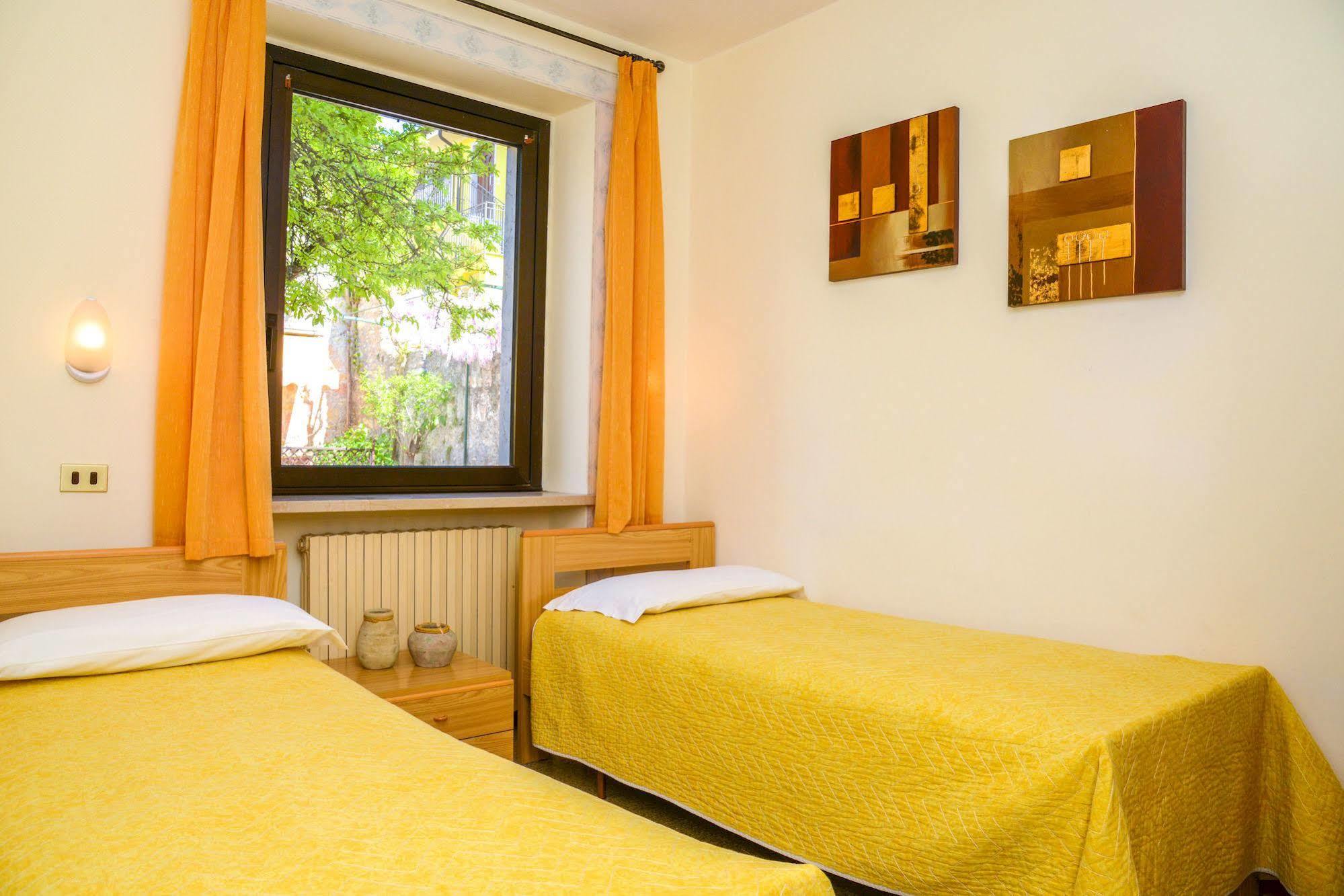 Garni Onda Hotel Тори дел Бенако Екстериор снимка
